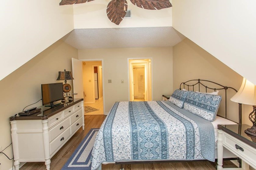 This stunning two-bedroom, two-bath, second floor villa offers - photo 15