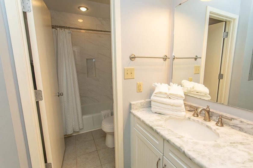 This stunning two-bedroom, two-bath, second floor villa offers - photo 16