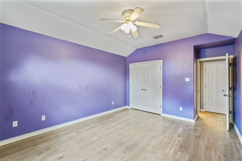 Welcome to this inviting three bedroom, two bathroom home with a - photo 19