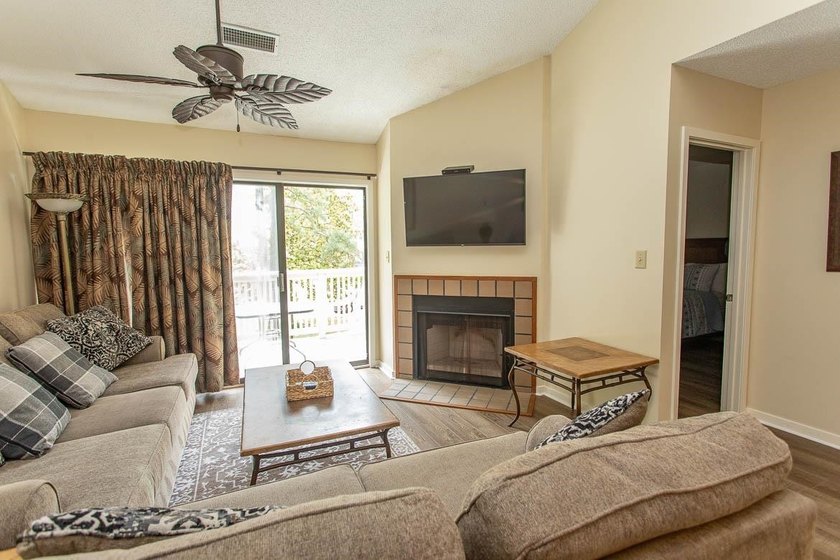 This stunning two-bedroom, two-bath, second floor villa offers - photo 23