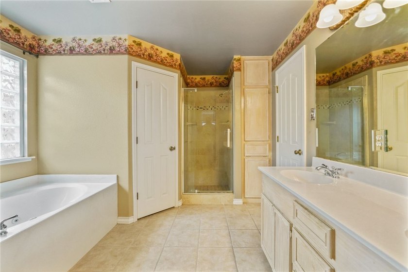 Welcome to this inviting three bedroom, two bathroom home with a - photo 23