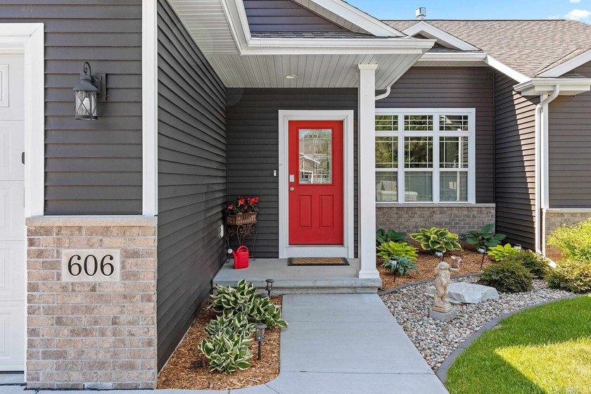 Welcome to this 3 year old, 3-bedroom, 2-bath home at 606 W 3rd - photo 2
