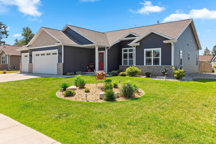 Welcome to this 3 year old, 3-bedroom, 2-bath home at 606 W 3rd - photo 3