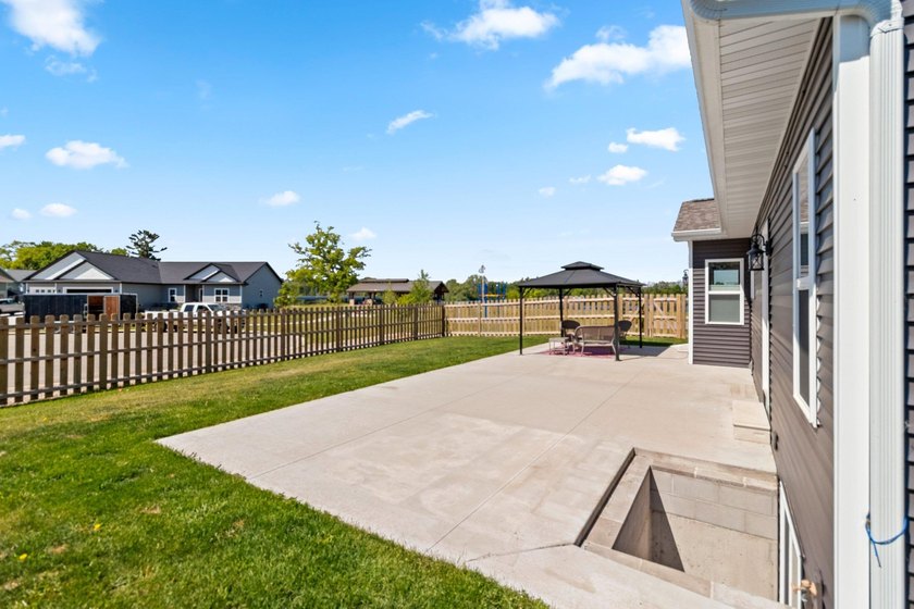 Welcome to this 3 year old, 3-bedroom, 2-bath home at 606 W 3rd - photo 6