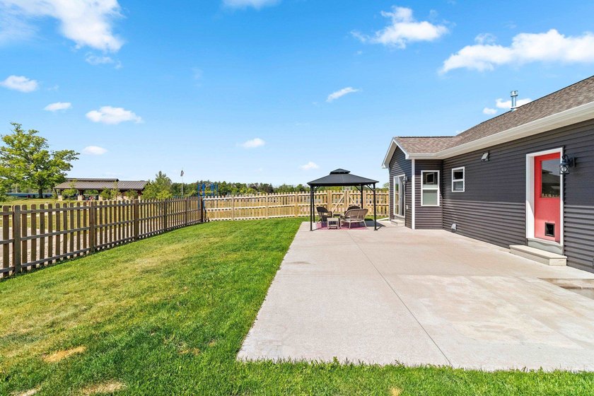 Welcome to this 3 year old, 3-bedroom, 2-bath home at 606 W 3rd - photo 7