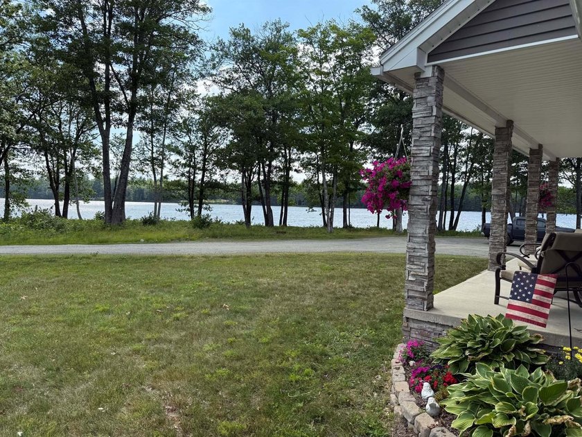 End-of-the-road privacy meets stunning riverfront living in this - photo 22