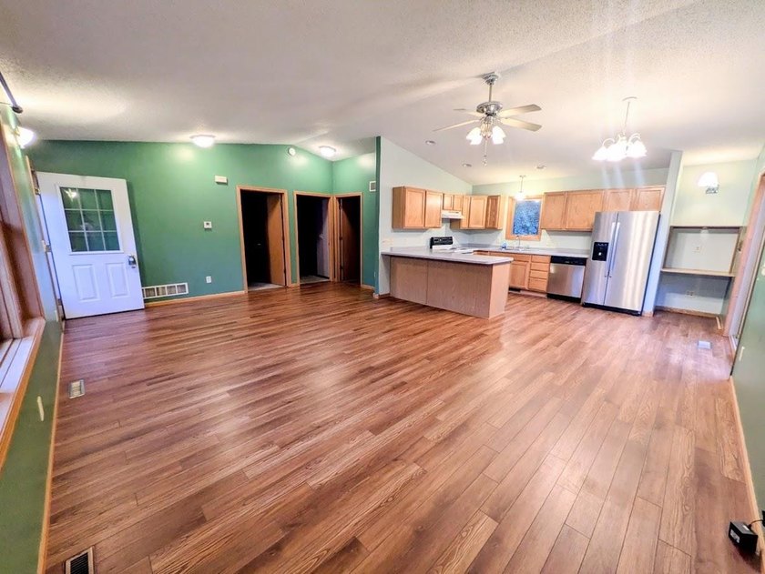 Nestled in a peaceful setting, this well maintained 2 bedroom, 1 - photo 2