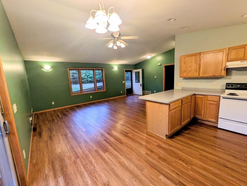 Nestled in a peaceful setting, this well maintained 2 bedroom, 1 - photo 3