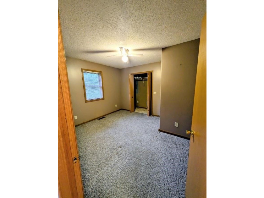 Nestled in a peaceful setting, this well maintained 2 bedroom, 1 - photo 7