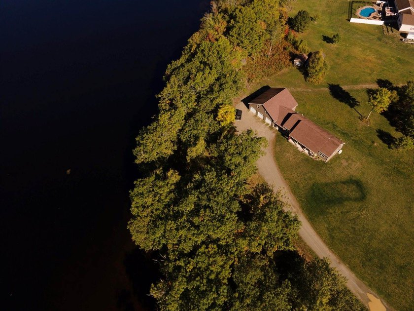End-of-the-road privacy meets stunning riverfront living in this - photo 38