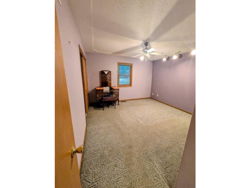 Nestled in a peaceful setting, this well maintained 2 bedroom, 1 - photo 8