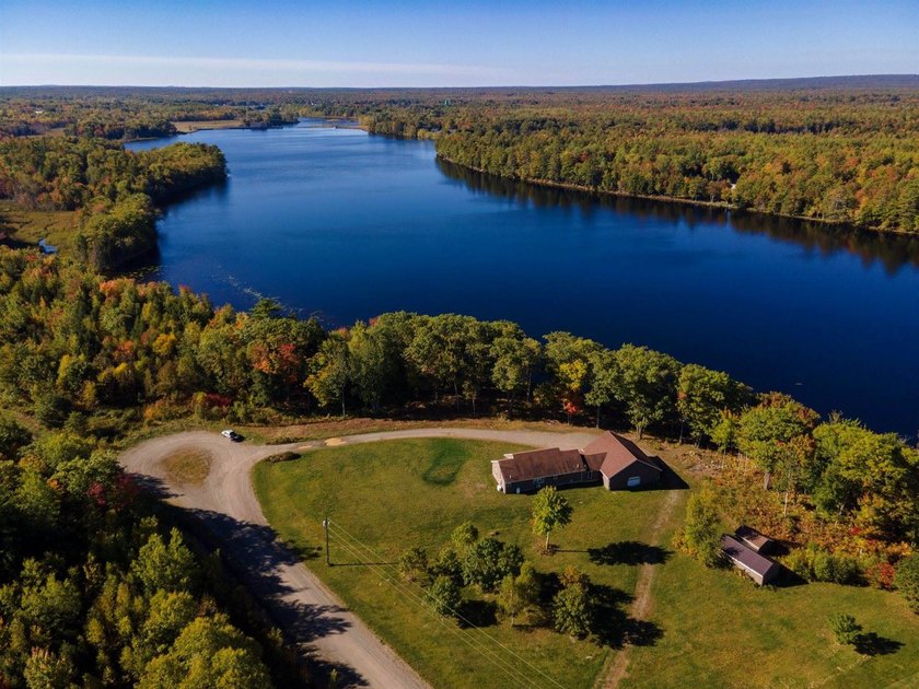 End-of-the-road privacy meets stunning riverfront living in this - photo 43