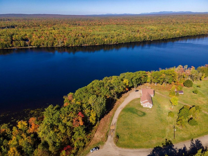 End-of-the-road privacy meets stunning riverfront living in this - photo 47