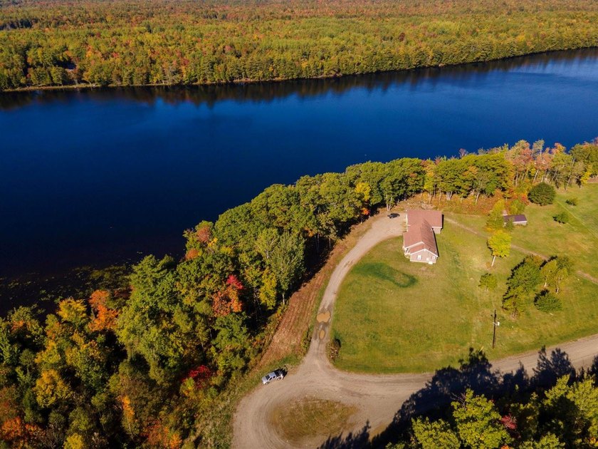 End-of-the-road privacy meets stunning riverfront living in this - photo 48