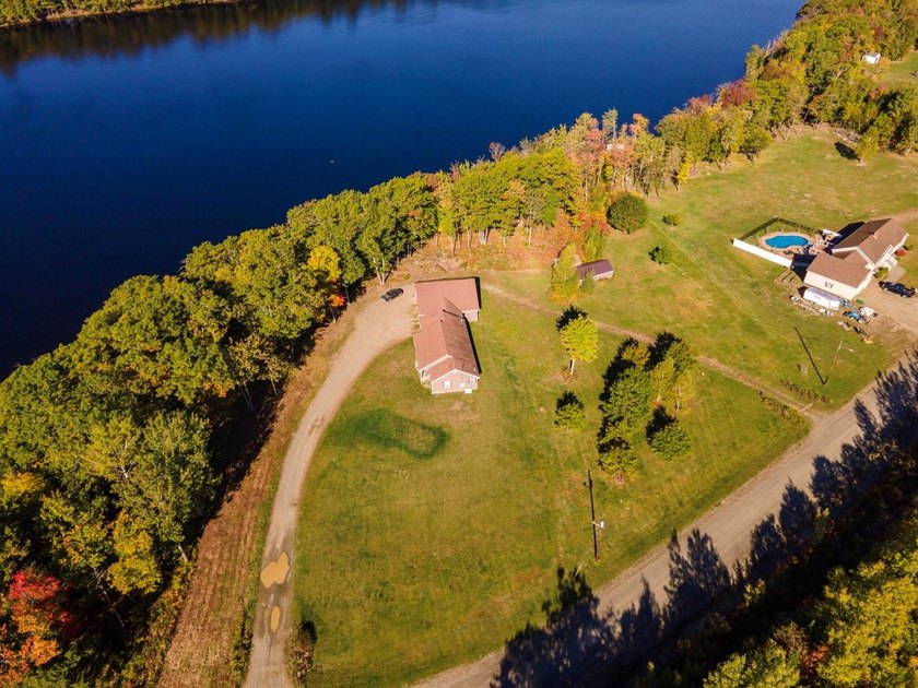 End-of-the-road privacy meets stunning riverfront living in this - photo 49