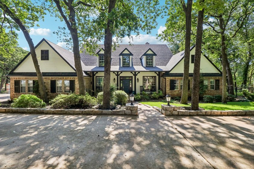 Beautiful single story home on a large heavily wooded home site - photo 2