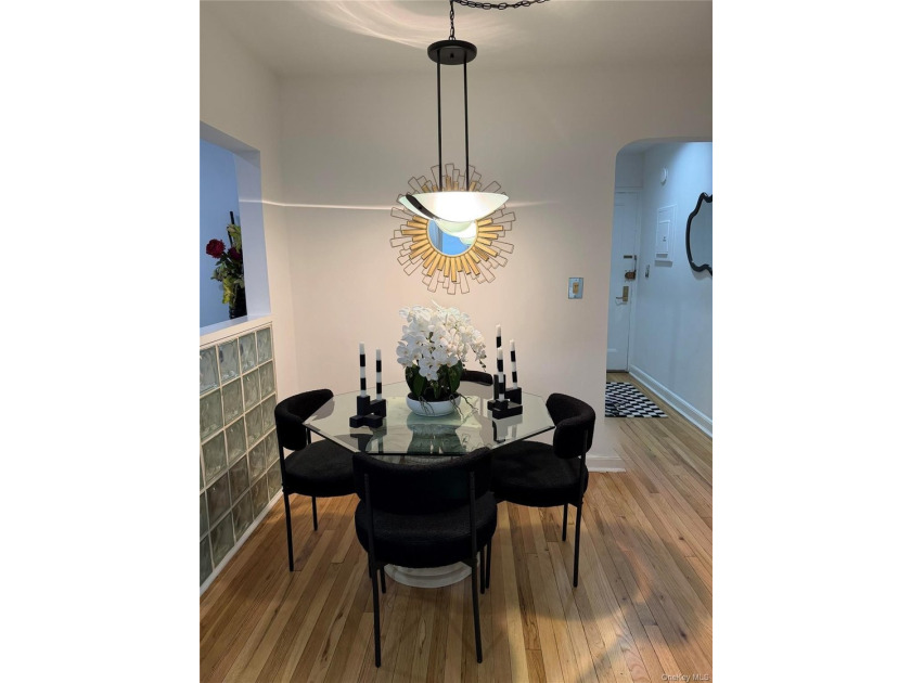 Rarely available, top-floor corner residence at coveted - photo 6