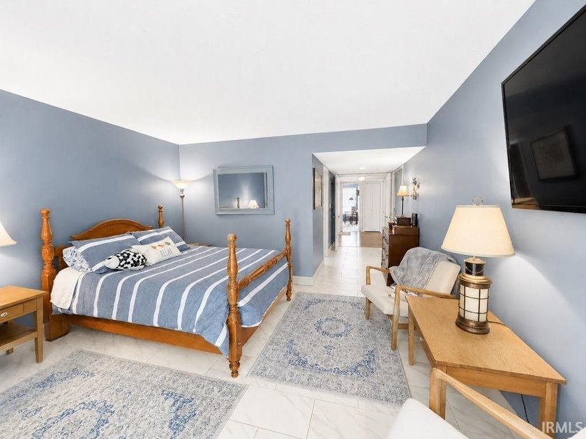 Enjoy easy one-level living and resort-style amenities at 9124 S - photo 6