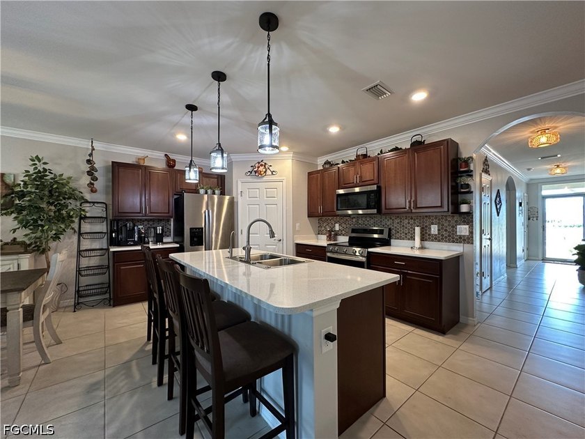 Welcome to this exceptional property located in the Cape Coral - photo 8