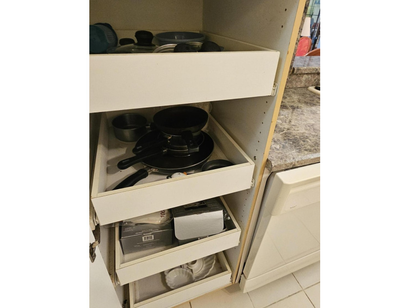 REDUCED! READY TO SELL! BESTLOCATION!! Corner unit w/garage on - photo 18