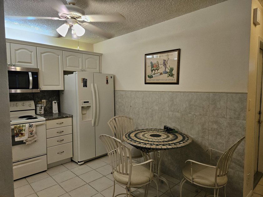 REDUCED! READY TO SELL! BESTLOCATION!! Corner unit w/garage on - photo 19