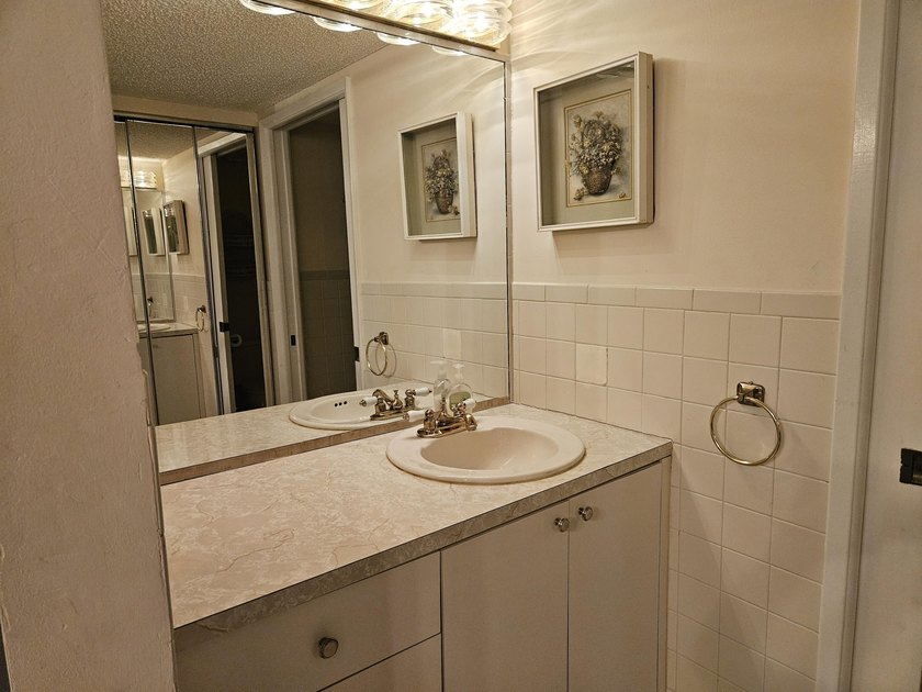REDUCED! READY TO SELL! BESTLOCATION!! Corner unit w/garage on - photo 24