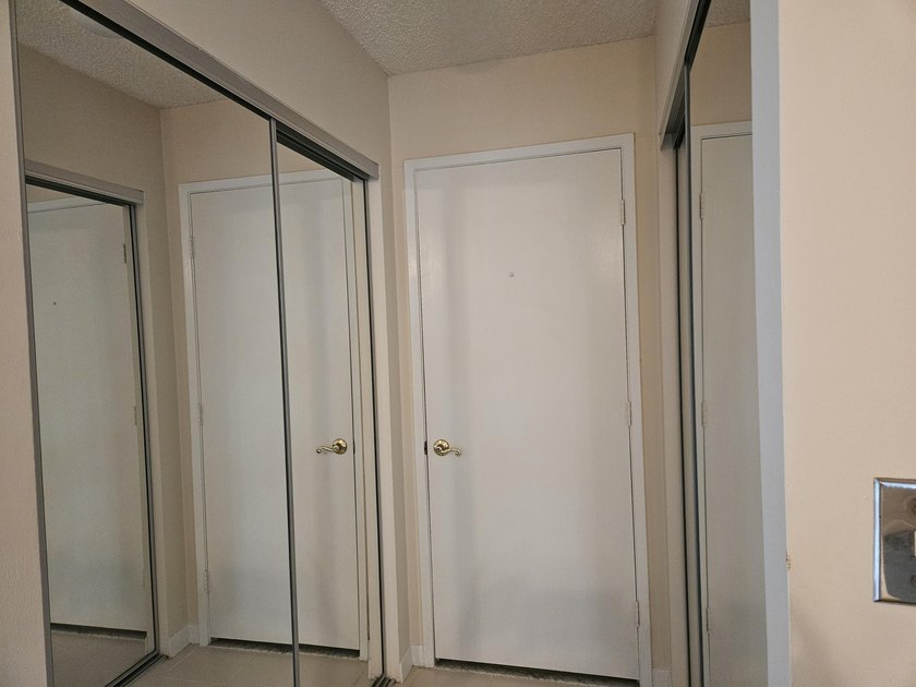 REDUCED! READY TO SELL! BESTLOCATION!! Corner unit w/garage on - photo 30