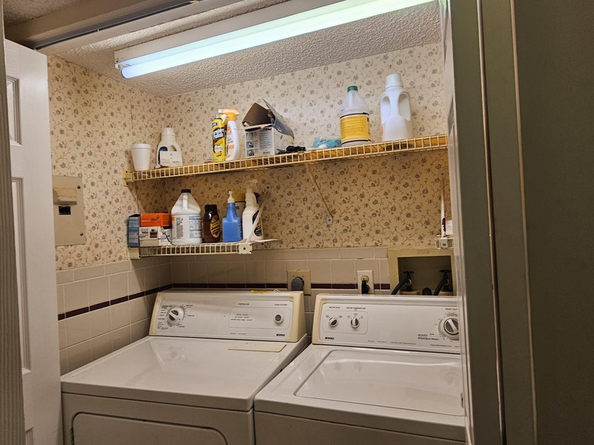 REDUCED! READY TO SELL! BESTLOCATION!! Corner unit w/garage on - photo 32