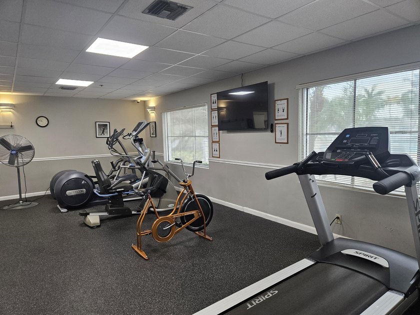 REDUCED! READY TO SELL! BESTLOCATION!! Corner unit w/garage on - photo 41