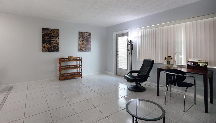 Owner financing available! Move-in ready! Sparkling clean - photo 2