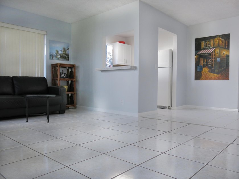 Owner financing available! Move-in ready! Sparkling clean - photo 4