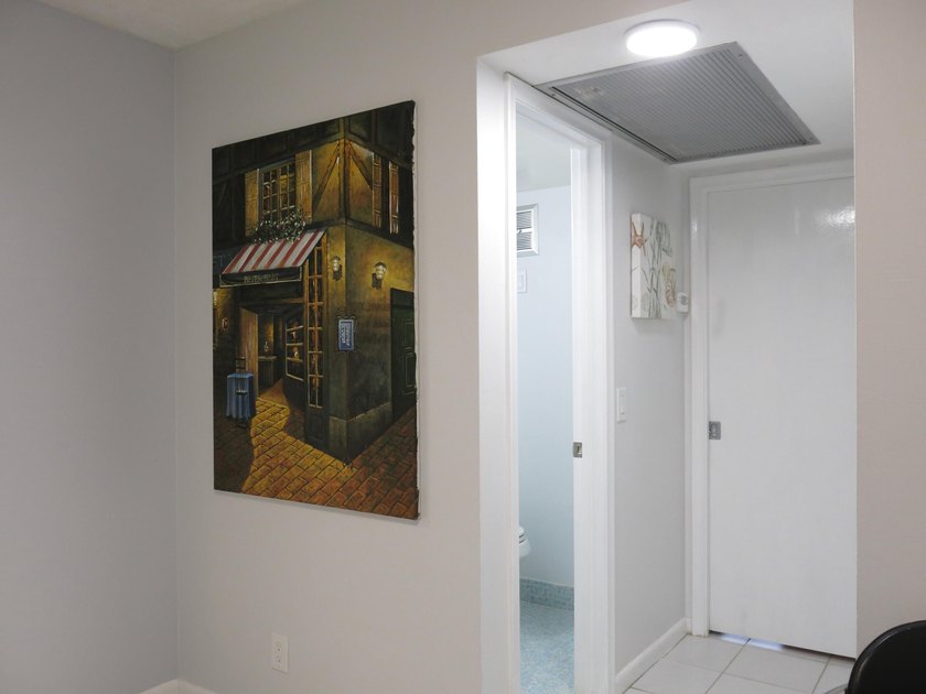 Owner financing available! Move-in ready! Sparkling clean - photo 7