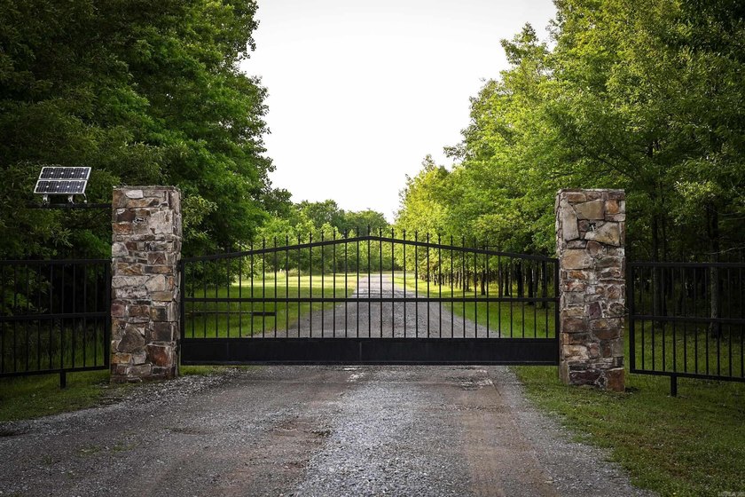 Welcome to an extraordinary hunting and recreational retreat - photo 6
