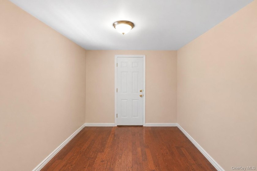 Single-family townhouse nestled on a beautiful tree-lined street - photo 11