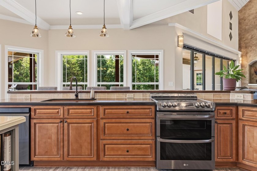 One-of-a-kind luxury custom estate privately set on 13 acres - photo 47