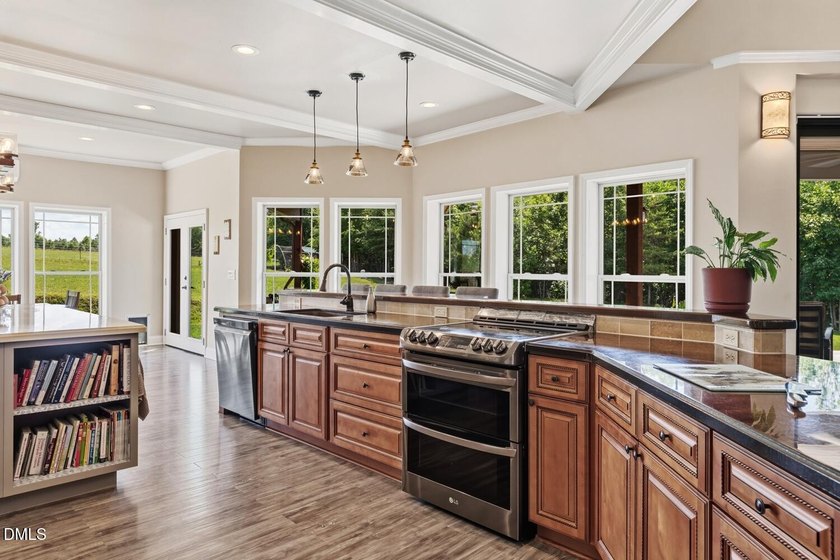 One-of-a-kind luxury custom estate privately set on 13 acres - photo 50