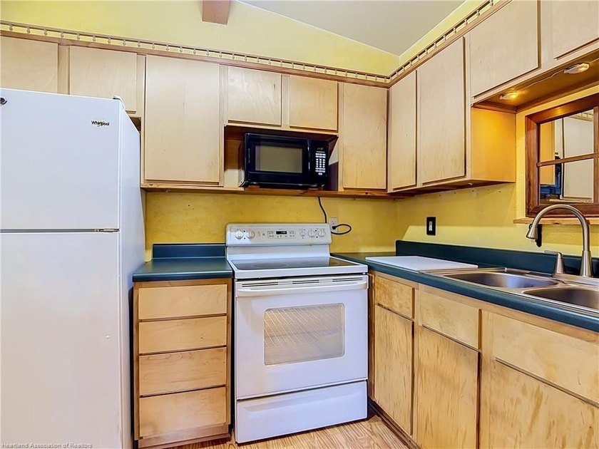 SEE IT TO BELIEVE IT! This charming classic bungalow is move-in - photo 5