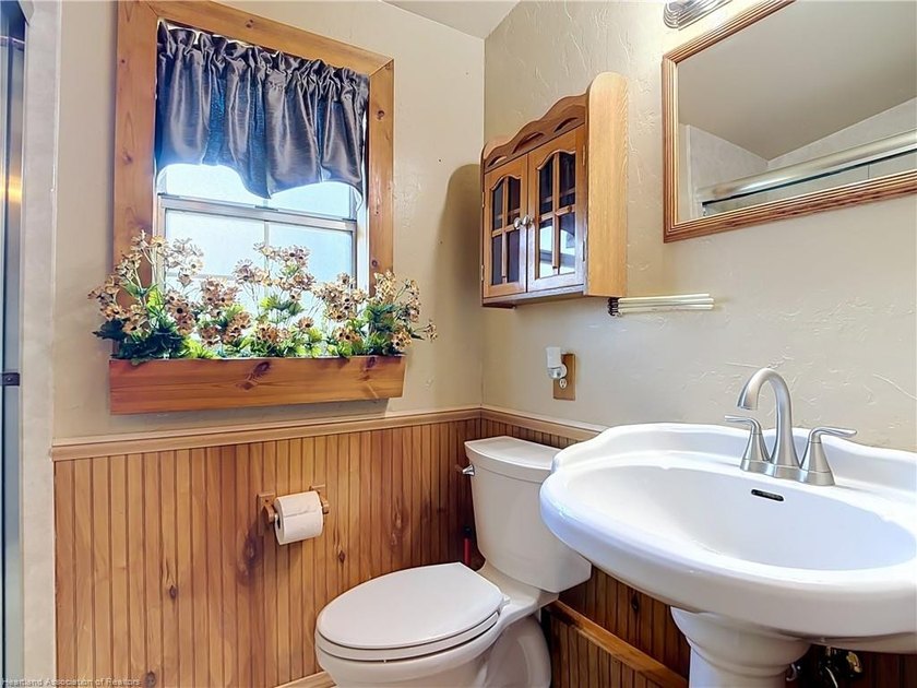 SEE IT TO BELIEVE IT! This charming classic bungalow is move-in - photo 8