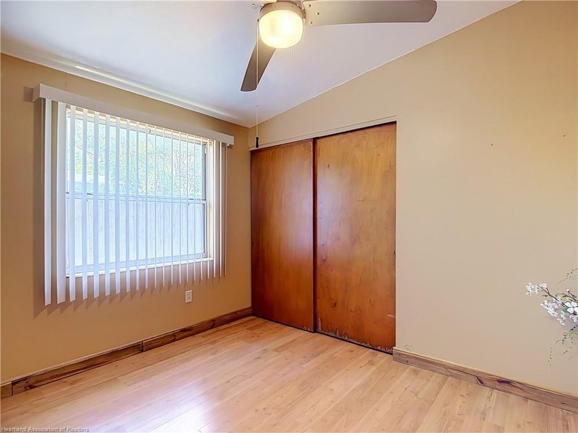 SEE IT TO BELIEVE IT! This charming classic bungalow is move-in - photo 10
