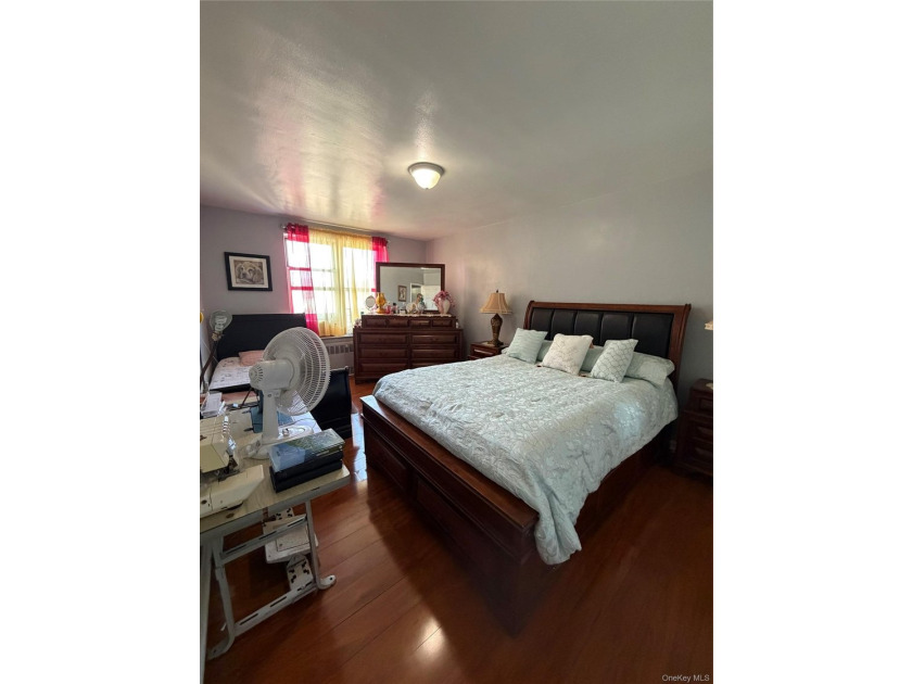 Spacious and well-maintained 1-bedroom co-op located at 325 E - photo 8