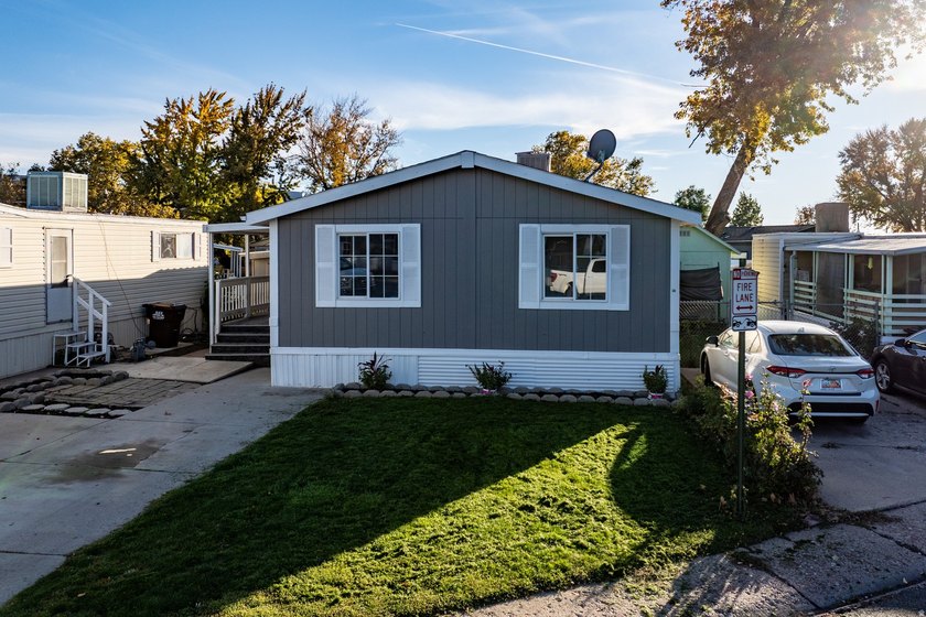 NEW ROOF WITH FULL PRICE OFFER! This beautifully updated home - photo 7