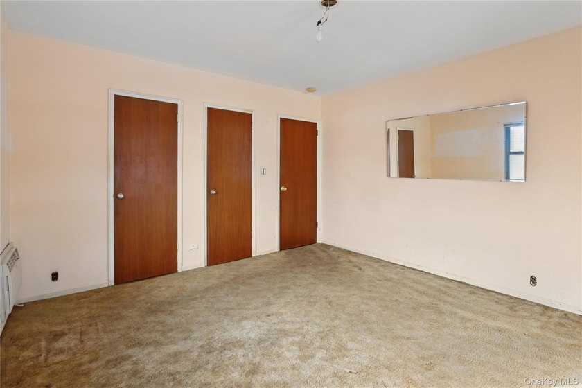 Charming Detached Home with Expansion Potential in Country Club - photo 12