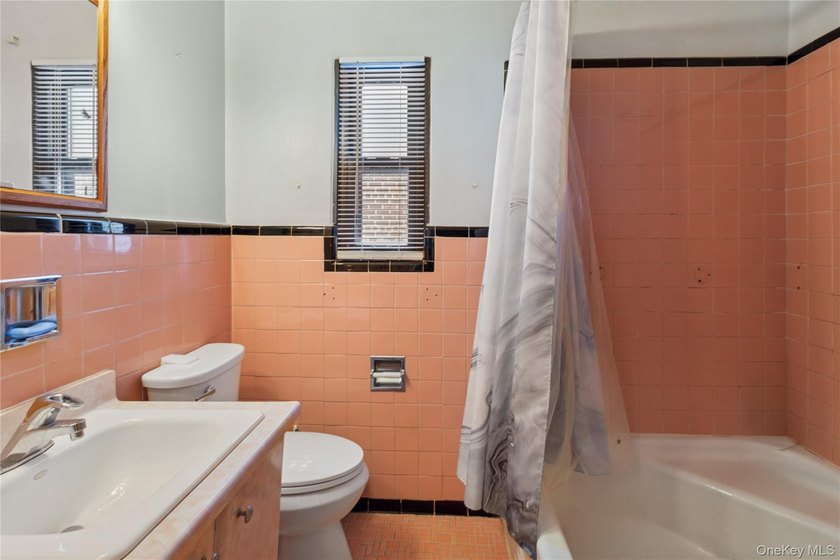 Charming Detached Home with Expansion Potential in Country Club - photo 15