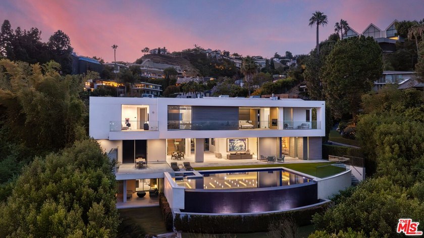 Perched on a secluded promontory above the Sunset Strip, this - photo 22