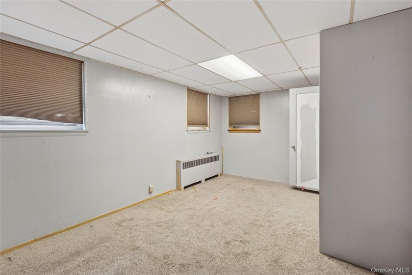 Charming Detached Home with Expansion Potential in Country Club - photo 23