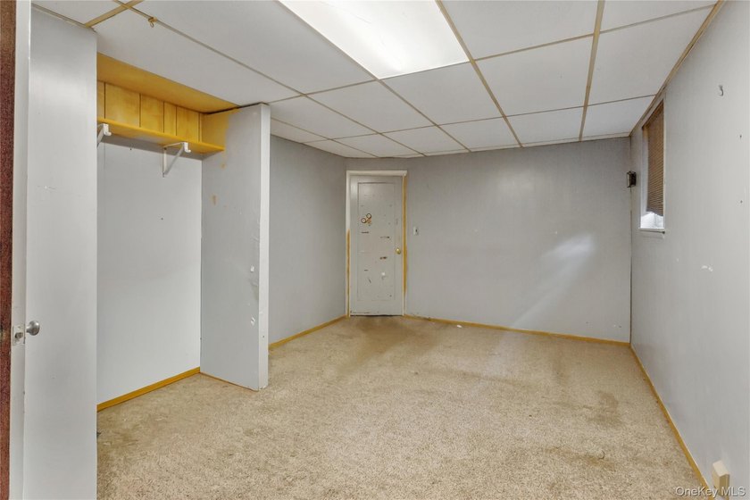 Charming Detached Home with Expansion Potential in Country Club - photo 24