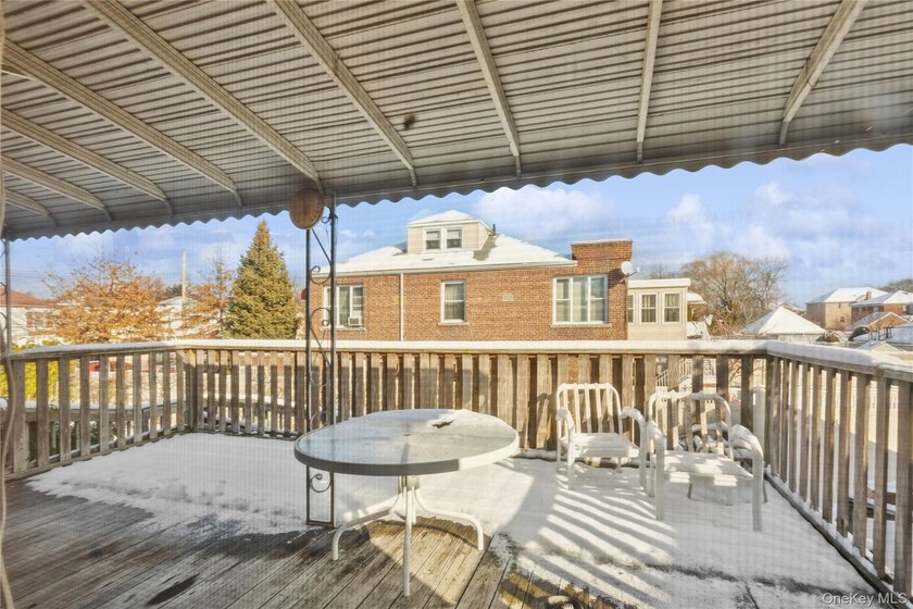 Charming Detached Home with Expansion Potential in Country Club - photo 26
