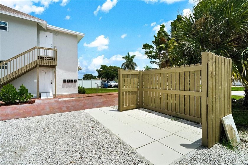 Discover this exceptional 5-unit apartment property, a rare - photo 7