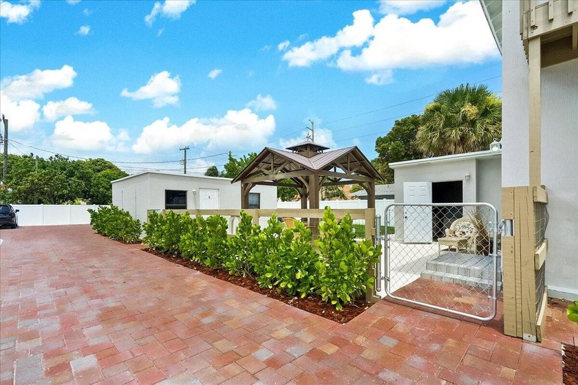 Discover this exceptional 5-unit apartment property, a rare - photo 10