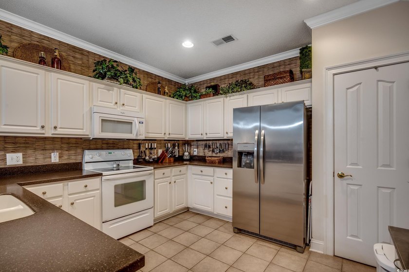 Enjoy easy living in this first-floor 2 bedroom / 2 bath - photo 7